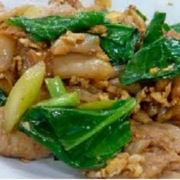 ผัดซีอิ๊วเส้นใหญ่ หมู