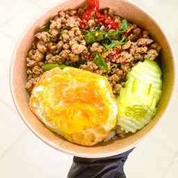 [อร่อยซ่ากับโค้ก] ข้าวกะเพราหมู +  โค้ก ออริจินัล (ขวด)