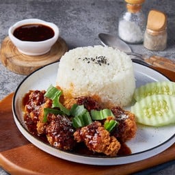 ข้าวไก่กรอบซอสแจ่ว