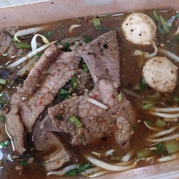 ก๋วยเตี๋ยวเรือหมูตุ๋น ตลาดนัดจุฬา