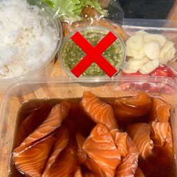 ชุดแซลมอนดอง ขนามจัมโบ้ 150g (พร้อมข้าวและสาหร่าย)   -ไม่แถมน้ำจิ้มซีฟูีด