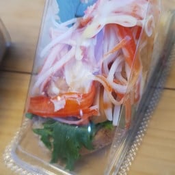 แซนวิชห่มผ้าไส้ปูอัด