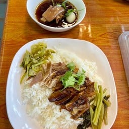 ข้าวขาหมูคุณพี่ขา🐷