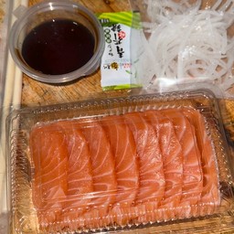 แซลมอนซาซิมิ 100g