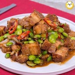 หมูกรอบผัดสตอ