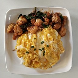 ข้าวกะเพราไก่ทอด+ไข่ข้น