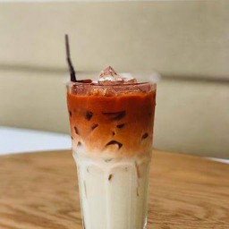 ชาไทยมะพร้าวนมสดเย็น