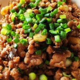 หมูสับผัดหนำเลี๊ยบ กับข้าว