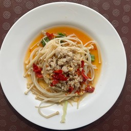 ยำเห็ดเข็มทองหมูสับ