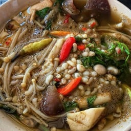 แกงเห็ดรวมไข่มดแดง