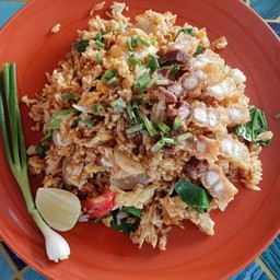 ข้าวผัดหมูกรอบ
