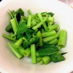 ผัดบุ้งลวก