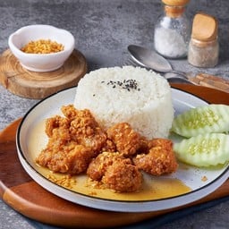 ข้าวไก่กรอบซอสน้ำปลา