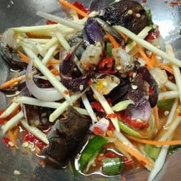 ยำมะม่วงปูจืด