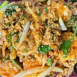 เต้าหู้ไข่ผัดผงกะหรี่ ราดข้าว