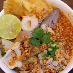 ครัวประเสริฐโชตน์  ก๋วยเตี๋ยวหมูต้มยำโบราณ&เย็นตาโฟ, ยำลูกชิ้นรสเด็ด, ผัดกระเพรา รสเด็ด สาขา ลาดกระบัง 54