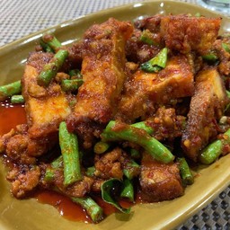 พริกแกงหมูกรอบ(กับข้าว)