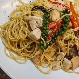 สปาเกตตี้ขี้เมาสันในไก่เห็ด