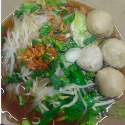 ก๋วยเตียวลูกชิ้นจัมโบ้.5ลูก