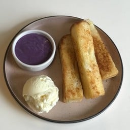 โทสต์สติ๊กแยมเผือก&ไอศครีมกะทิ