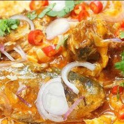 ข้าวไข่ข้นปลากระป๋อง