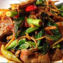 ผัดพริกแกงงตับหมู