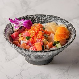 ข้าวหน้าปลาดิบหั่นเต๋ารวม