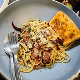 สปาเกตตี้พริกแห้งหมูสับ