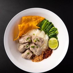 ก๋วยเตี๋ยวซี่โครงหมูเเห้งยำ