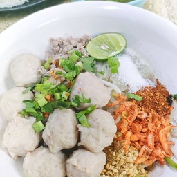 ก๋วยเตี๋ยวต้มยำหมูสับหมูเด้ง