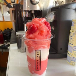 สตรอว์เบอร์รี่โยเกิร์ต