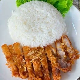 ข้าวสามชั้นทอดน้ำปลา