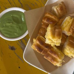 ปังปิ้งใส้ทะลักสังขยา1แถม1แบบตัดชิ้น