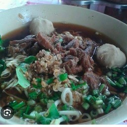 ก๋วยเตียวเนื้อเปื่อยลูกชิ้นจัมโบ้2ลูก