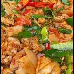 ผัดพริกแกงงไก่หม้อไม้ดอง (คุณประหยัด)