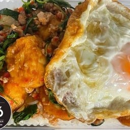 กะเพราเต้าหู้ไข่ หมูสับ ราดข้าว