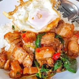 กะเพราหมูกรอบ