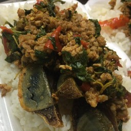 ข้าวราดผัดกะเพรา