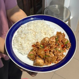 ข้าวไก่กรอบคั่วพริกเกลือ