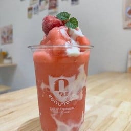 สตอเบอรี่ โยเกิร์ต สมูทตี้