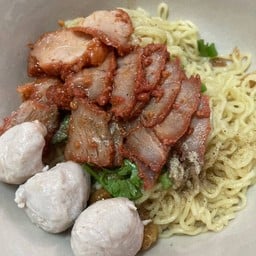 บะหมี่หมูแดงริมรั้ว