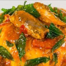 ข้าวไข่ข้นกระเพราปลาป๋อง