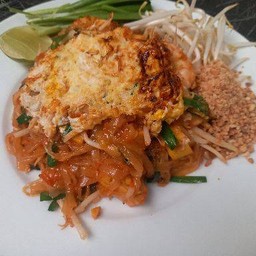 ผัดไทกุ้งสด