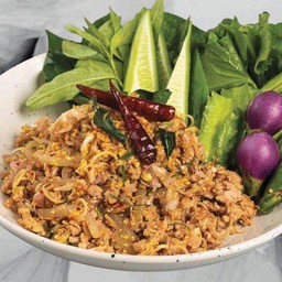 ลาบหมูคั่วผักสด