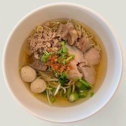 หมู-น้ำใส