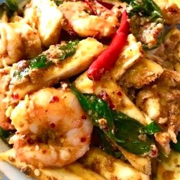 ผัดเครื่องแกงยอดมะพร้าวอ่อน
