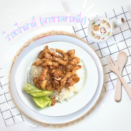 ข้าวราดหมูสามชั้นผัดพริกไทยดำ