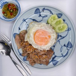 ข้าวหมูกระเทียม