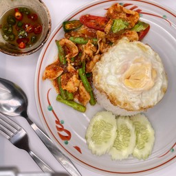 ข้าวผัดพริกแกงถั่ว