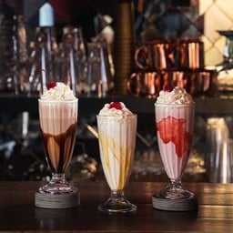 CHOCOLATE & BANANA MILKSHAKE